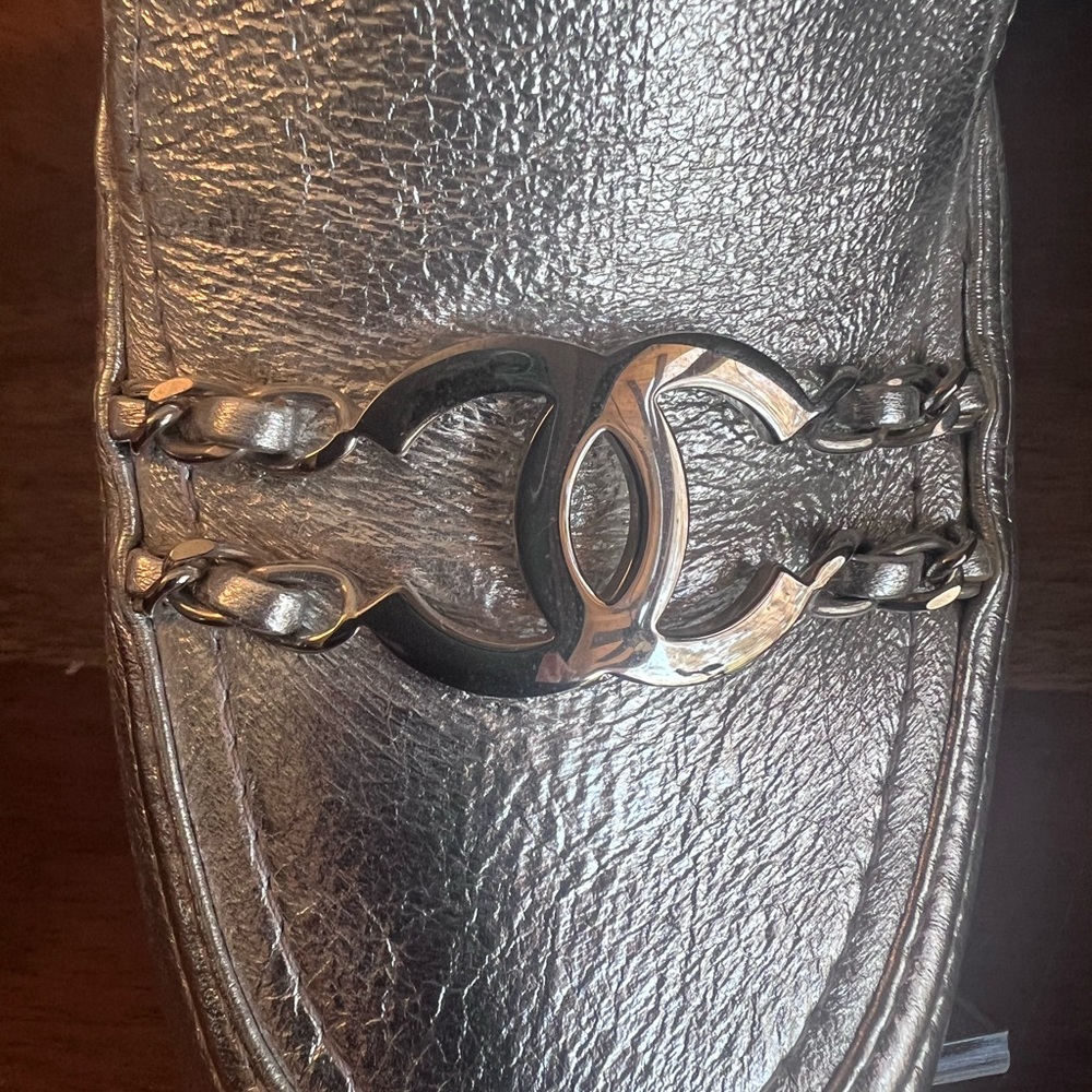 CHANEL Silver Metallic Leather Loafers with CC Chain - Picture 5 of 7